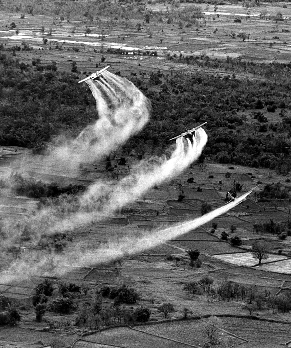 Épandage d’«agent orange» au Vietnam, vers 1970