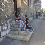 Enfants jouant devant l'immeuble à Druey, Lausanne