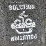 Graffiti: Pollution automobile: Solution/pollution