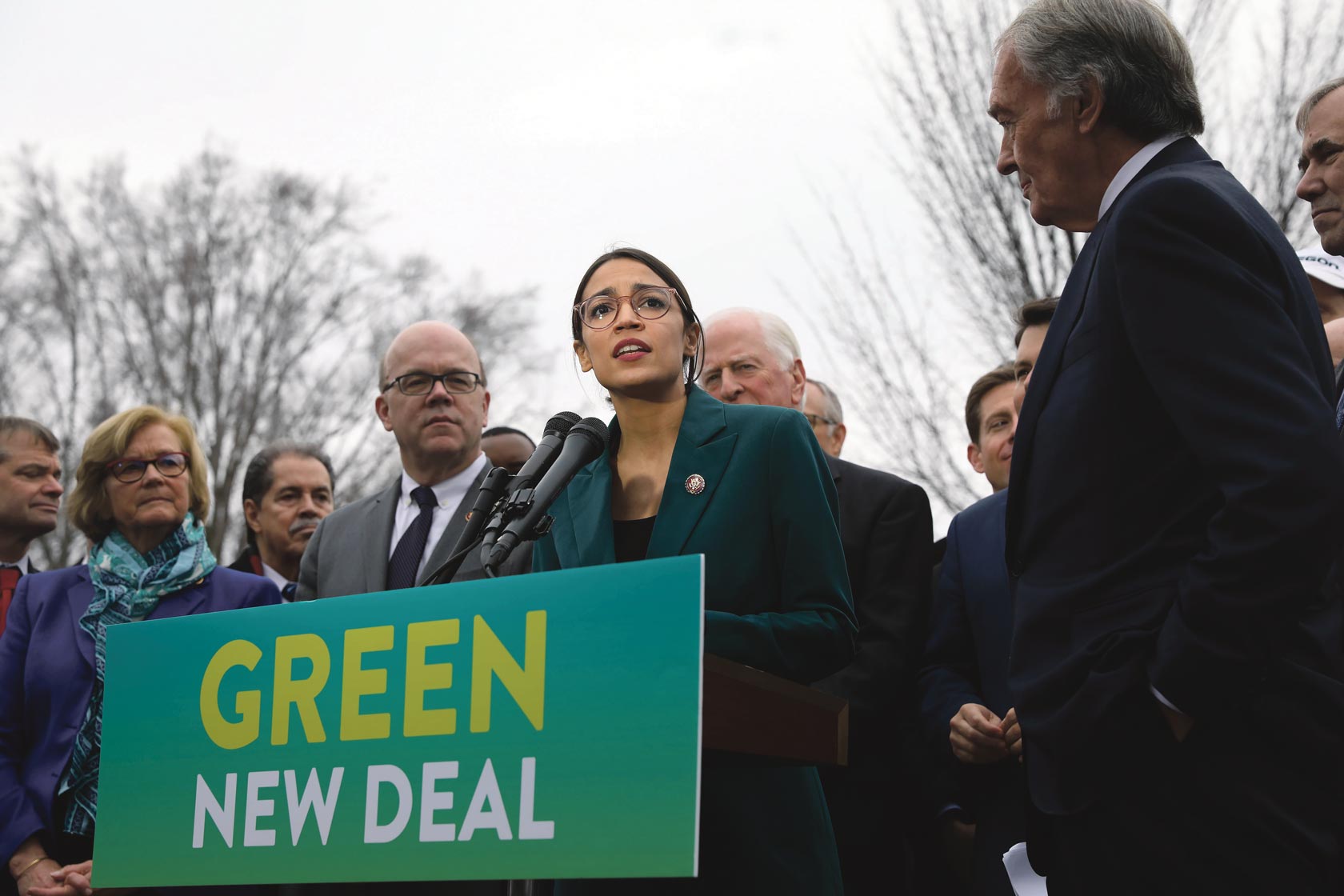 Alexandria Ocasio-Cortez présente le Green New Deal devant le Capitole, février 2019