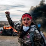 Une manifestante contre le projet d'oléoduc de Standing Rock