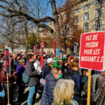 Pancarte "Pas de prison pour les migrants" lors d'une manifestation contre les renvois, Genève, février 2021