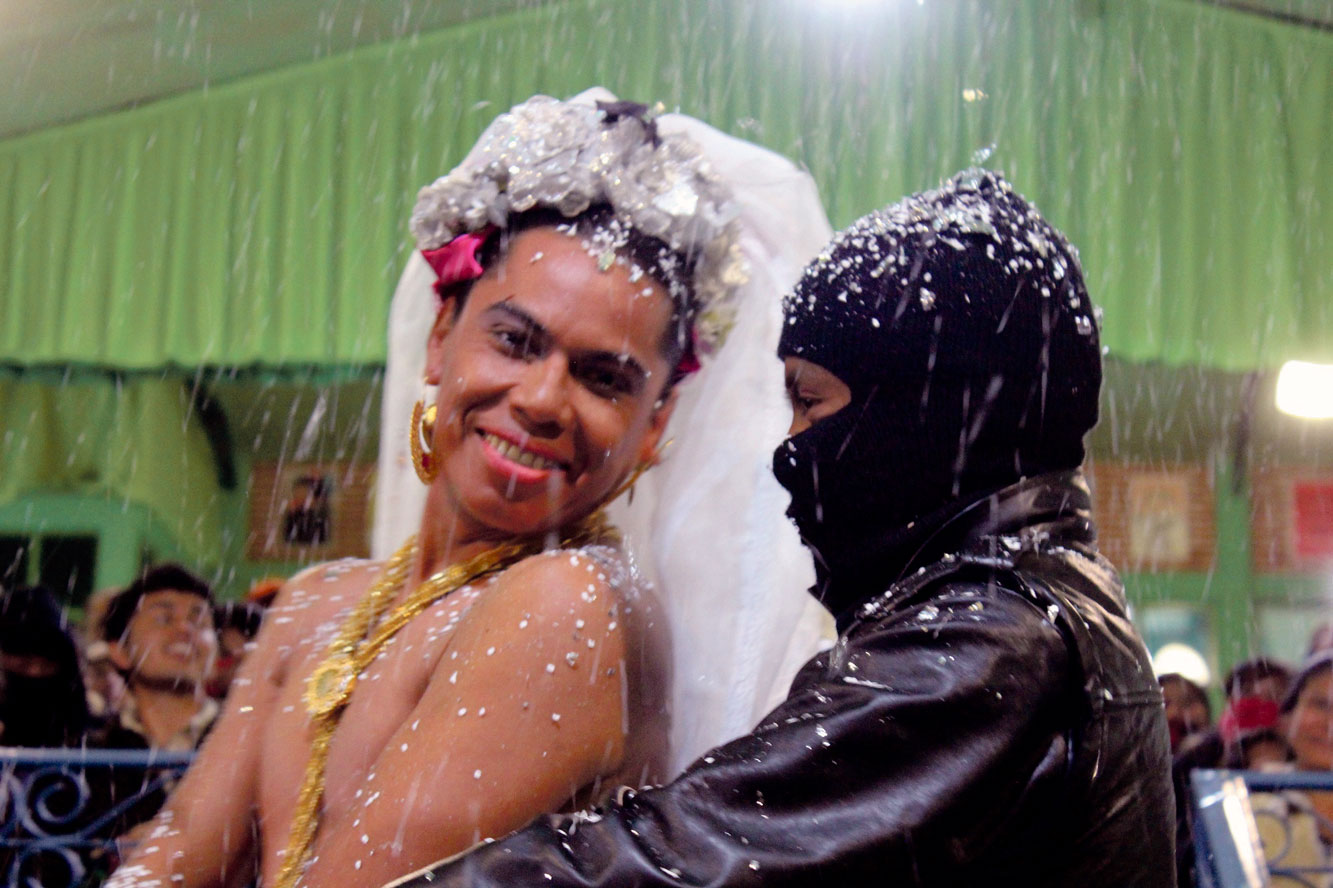 Lukas Avendaño joue la mariée d'un zapatiste