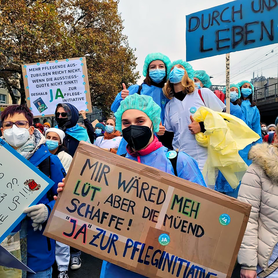 Des infirmières lors de la manifestation du secteur de la santé à Berne