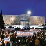 Des manifestants contre la privatisation de l'eau devant le parlement grec