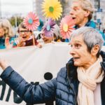 Des personnes âgées manifestent pour le climat