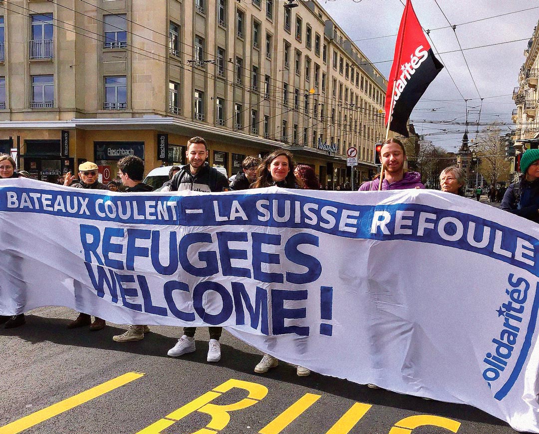 Des manifestants pour l'accueil des réfugiés à la place Bel-Air de Lausanne