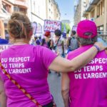 Deux manifestantes lors de la Grève féministe 2023 à Genève