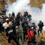 Des manifestants écologistes protestent contre une mine en Grèce
