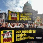 Banderole contre les projets d'autoroute lors de la manifestation pour le climat, Berne, 30 septembre 2023