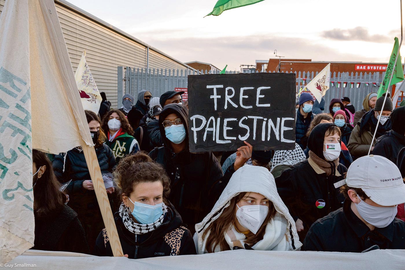 Des manifestants bloquent une usine d'armement en solidarité avec la Palestine