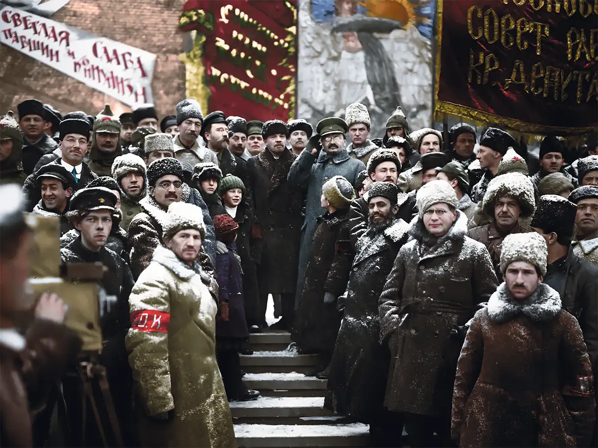 Lenine et des responsables bolcheviks lors du 2e anniversaire de la révolution d'Octobre 1917