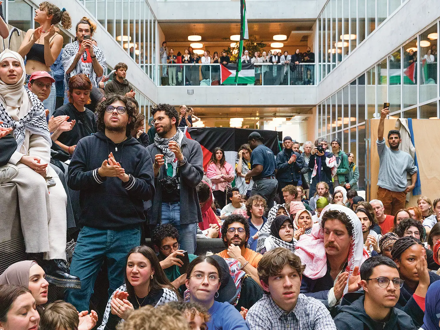 Des étudiants occupent le hall du bâtiment Géopolis de l'Université de Lausanne en solidarité avec la Palestine