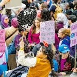 Des pancartes sur les travailleuses sans papier