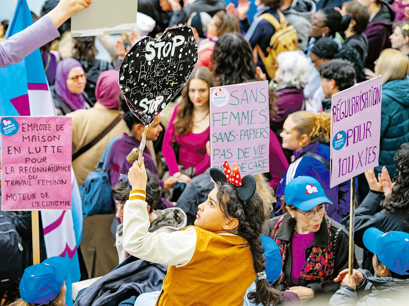 Des pancartes sur les travailleuses sans papier