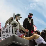 Des manifestants participants à la manifestation No Kings à Los Angeles