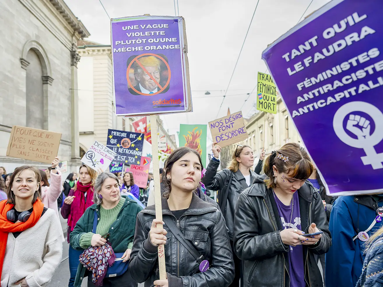 Manifestantes lors de la Journée internationale du droit des femmes 2025