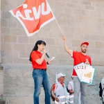 Vania Alleva prononce un discours lors d'une manifestation du secteur de la construction