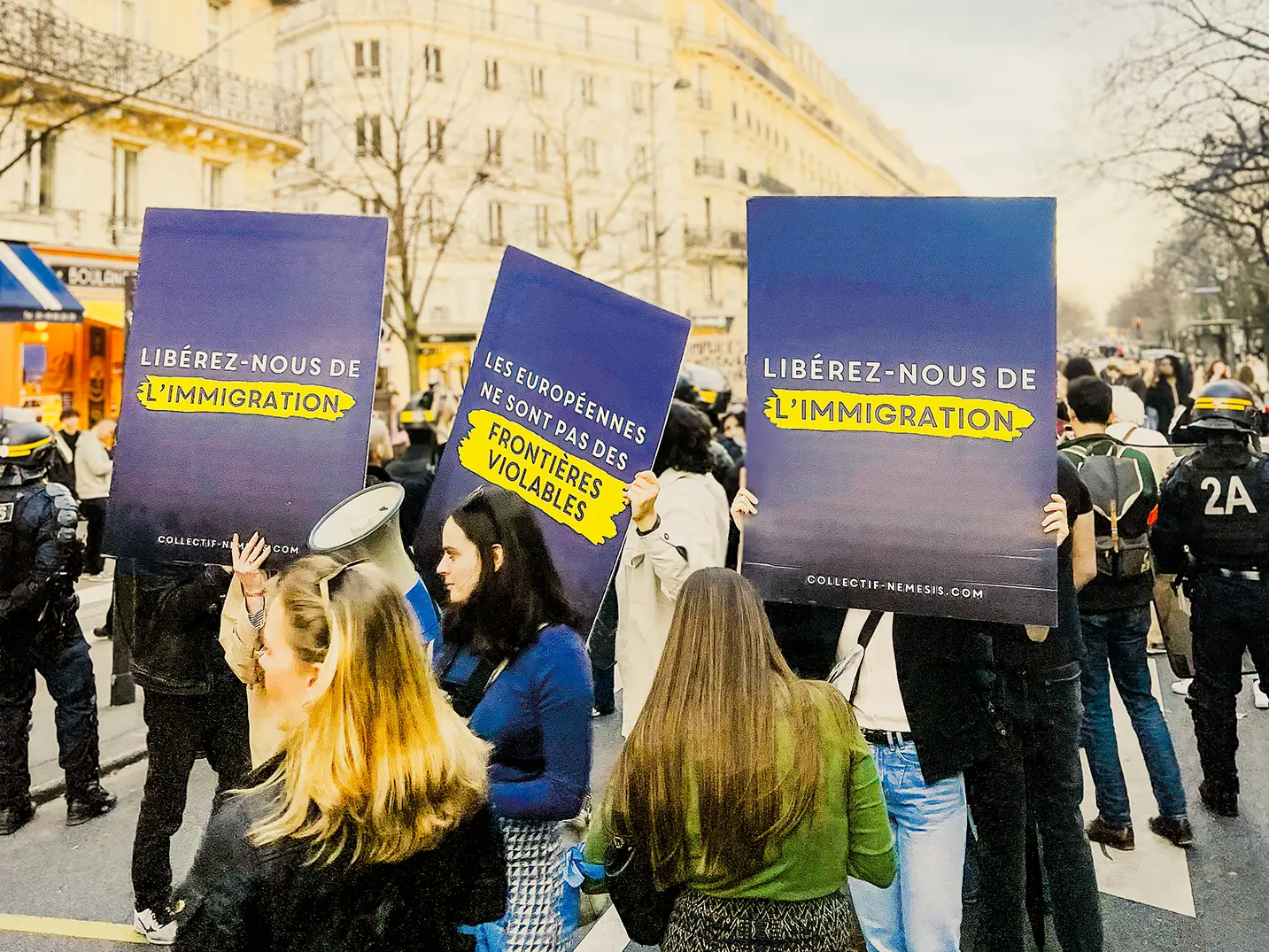 Manifestantes du collectif Némésis