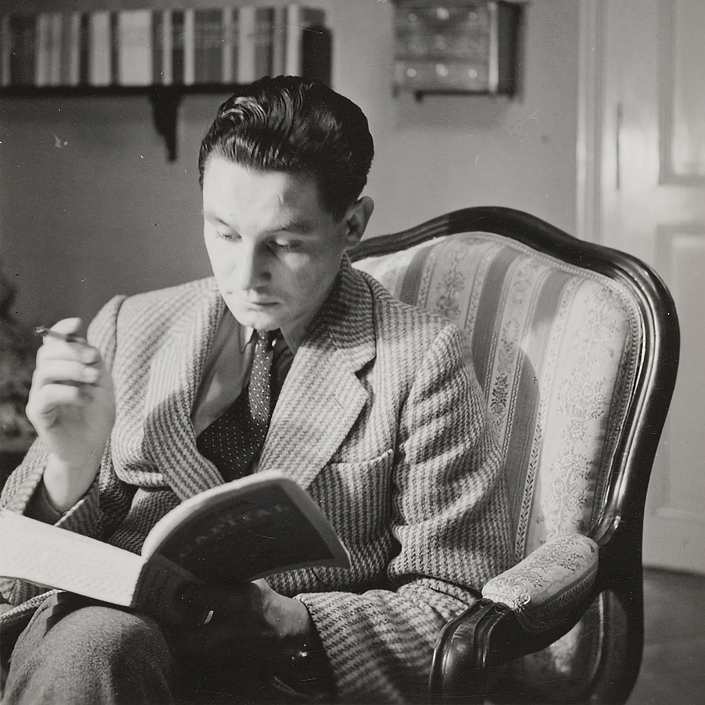 Yves Velan lisant