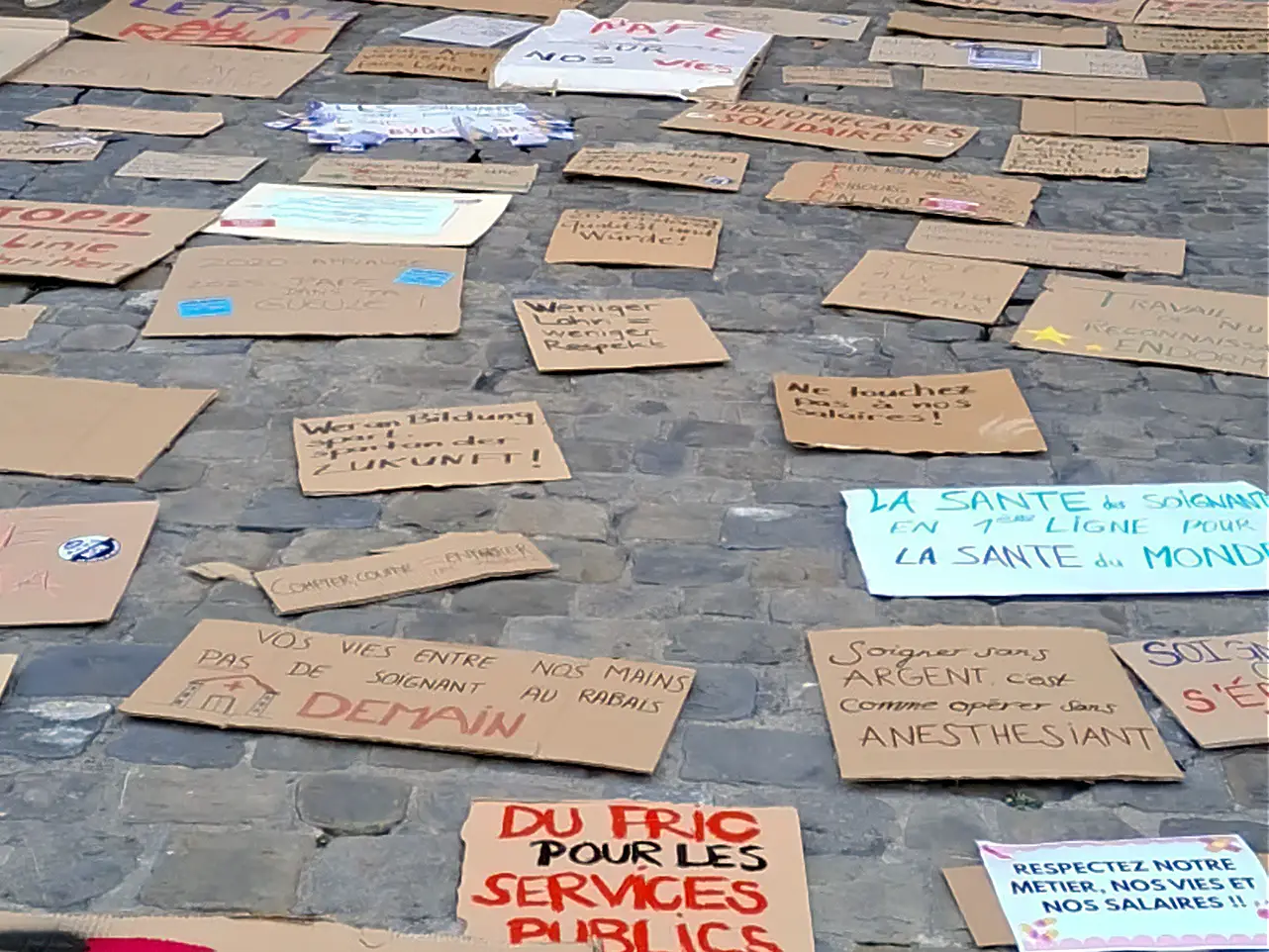 Des pancartes contre l'austérité