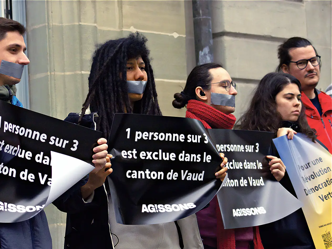 Des membres de la coalition pour le droit de vote des étrangers au niveau cantonal