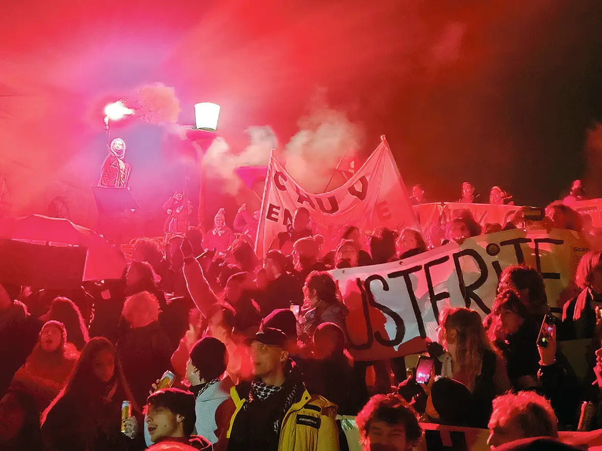 Banderole du CHIV lors de la manifestation du secteur public, Lausanne, 15 décembre 2025