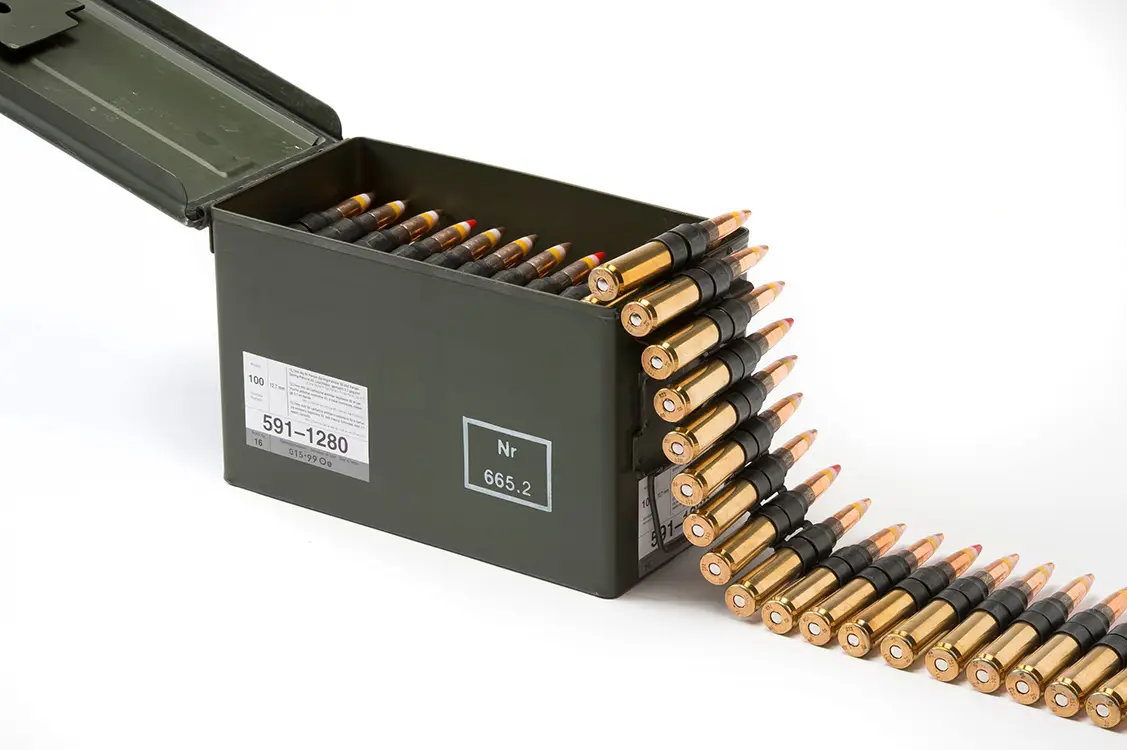 Une boîtes de munitions