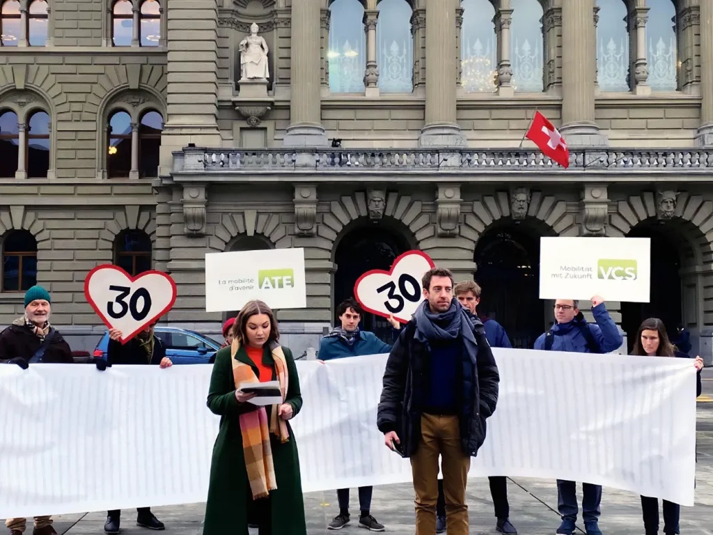 Dépôt d’une pétition contre l’interdiction de principe du 30 km/h sur les routes principales