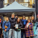 Agathe Raboud Sidorenko et Mathilde Marendaz sur un stand lors des élections communales