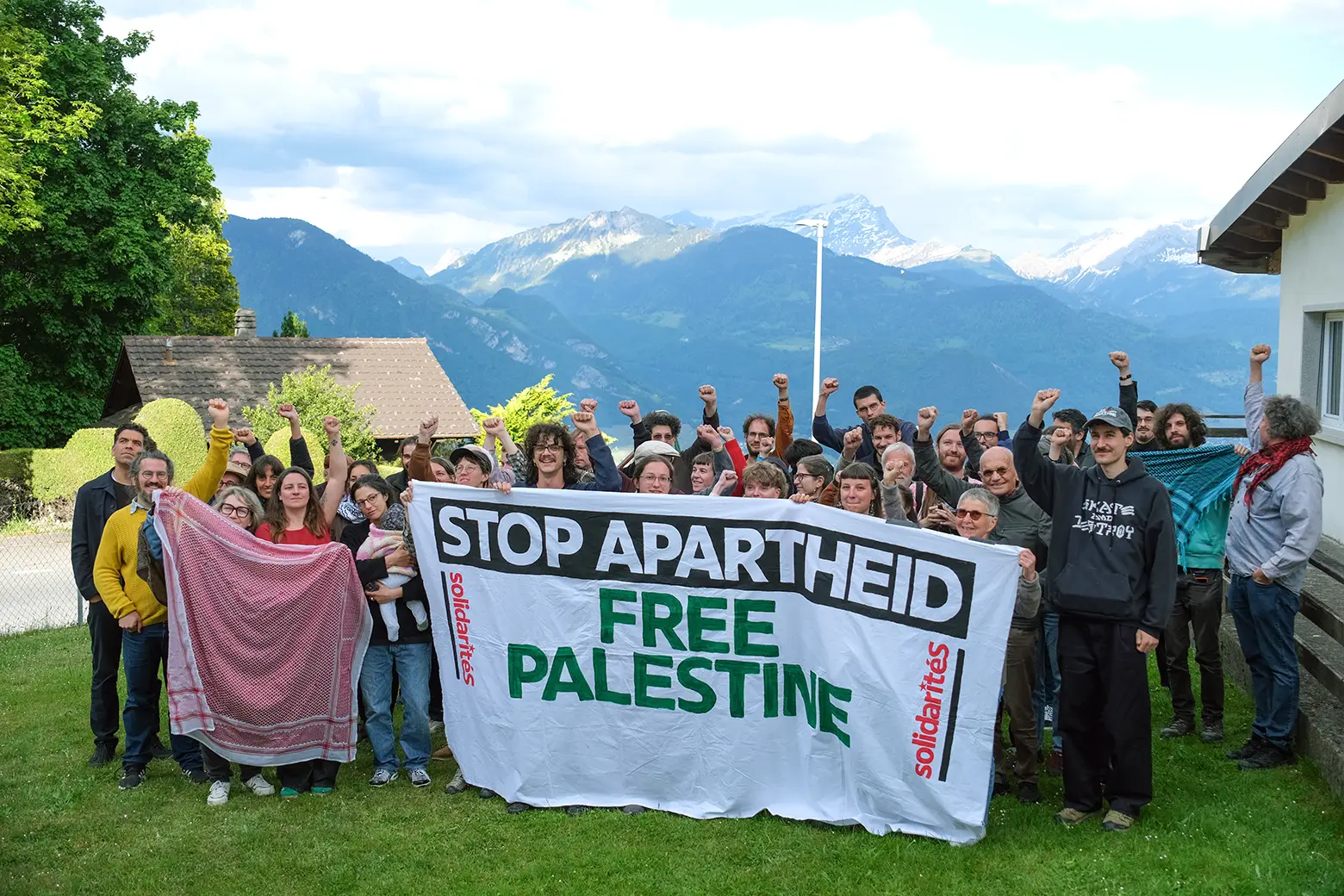 Photo de groupe des participants à l’Université de Printemps de solidaritéS 2025