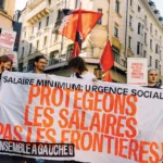 Banderole pour le salaire minimum et contre l'initiative UDC «pas de Suisse à 10 millions» lors du 1er Mai 2026 à Lausanne