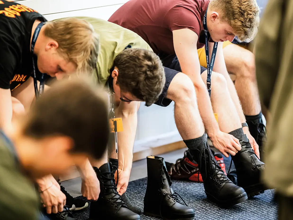 Des recrues au moment de choisir entre armée et service civil