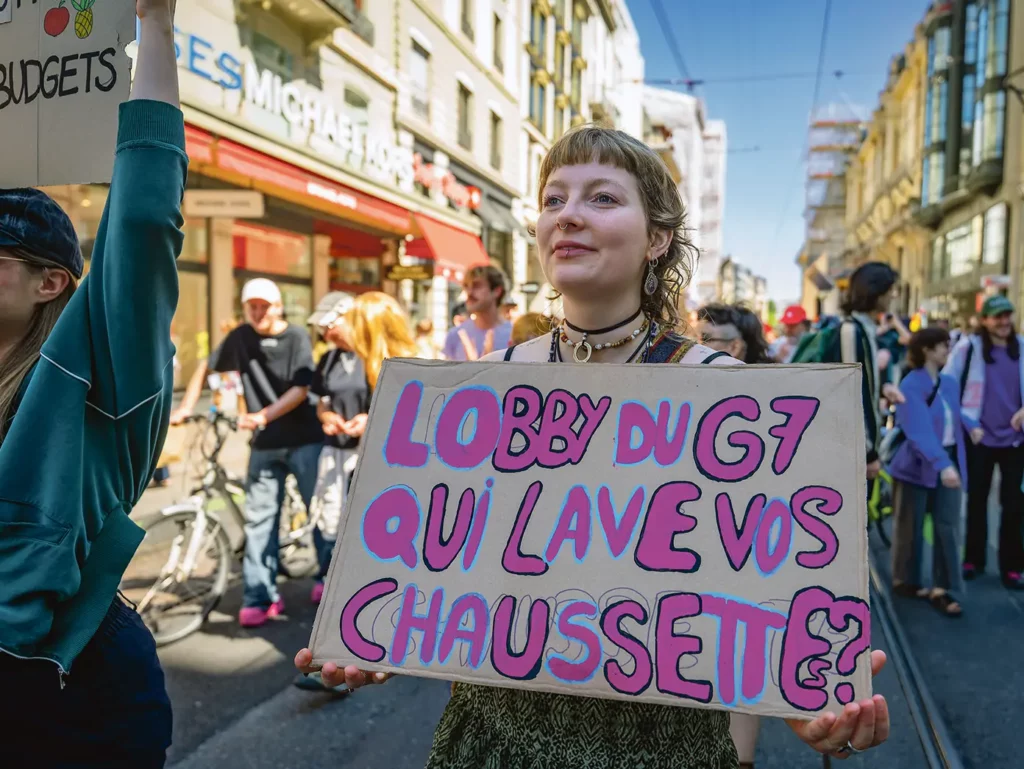 Une pancarte féministe contre le G7