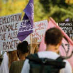 Une banderole “L’exploitation animale tue aussi la planète”