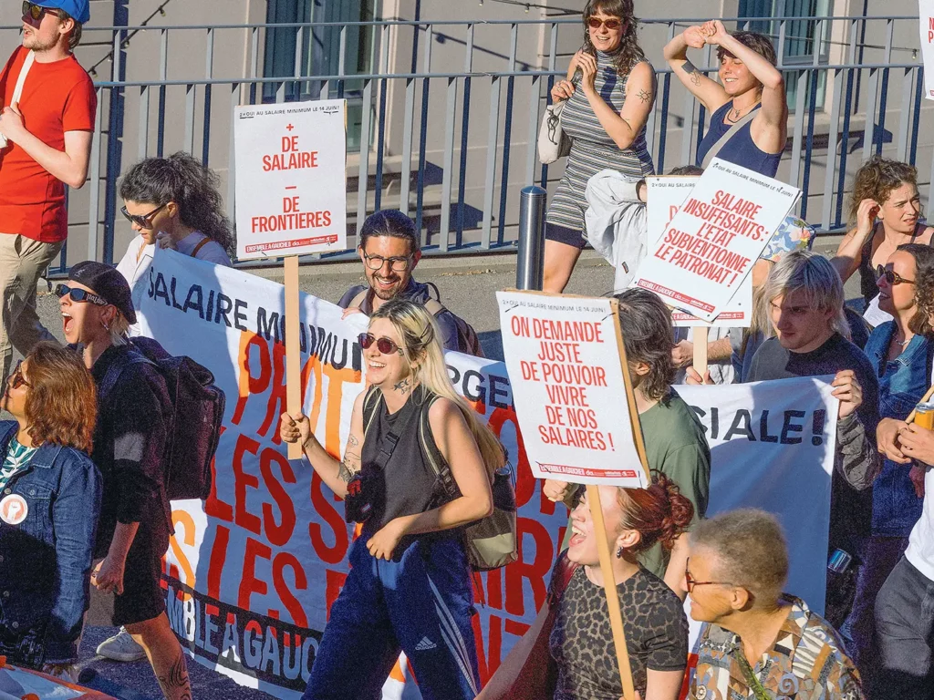 Pancartes en faveur du salaire minimum vaudois