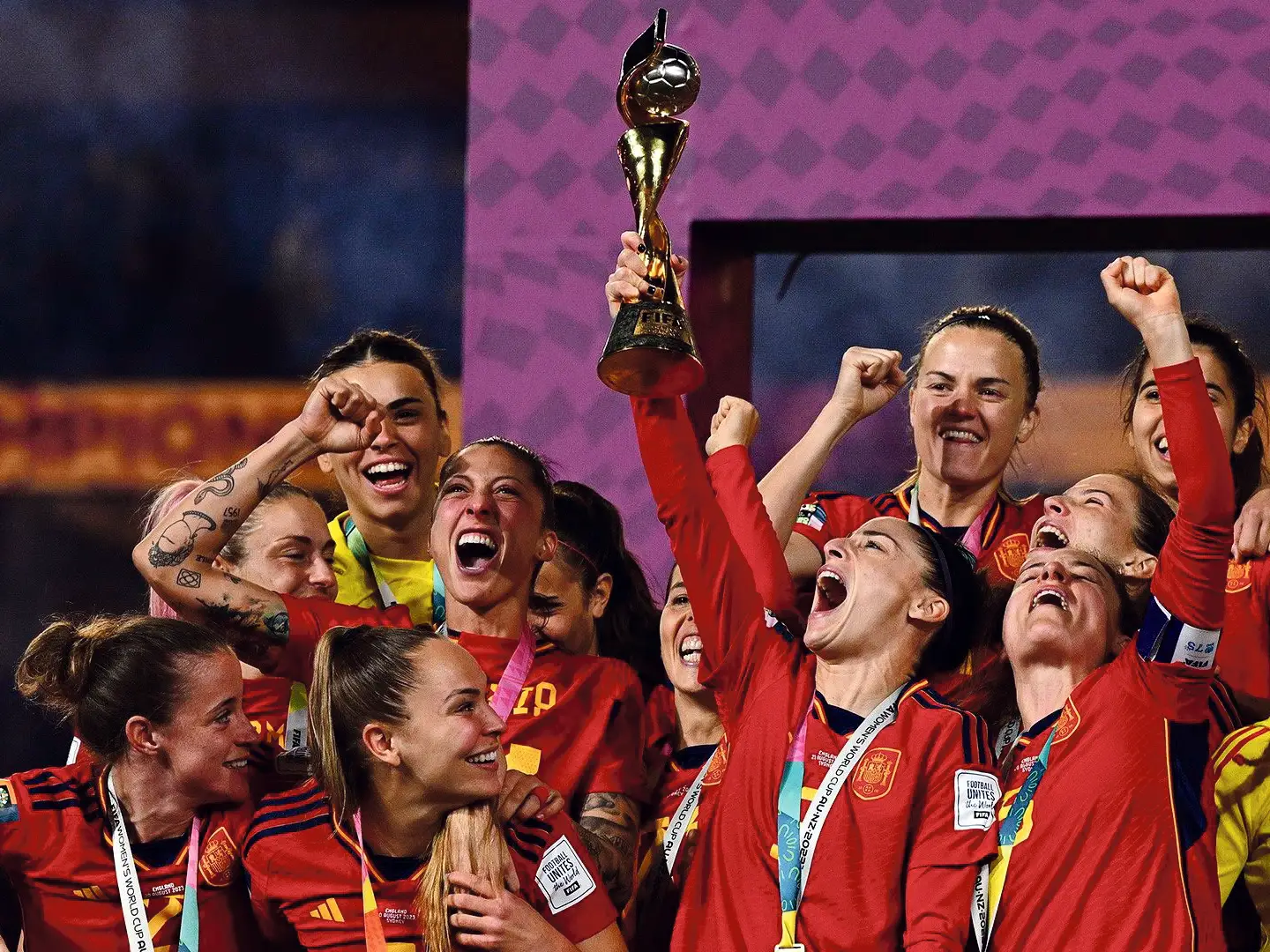 Les joueuses de l’équipe féminine espagnole de football célèbrent leur victoire lors de la Coupe du monde 2023 à Sydney