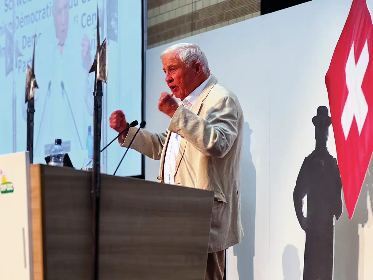Christoph Blocher donne un discours en faveur de l’Initiative sur la neutralité
