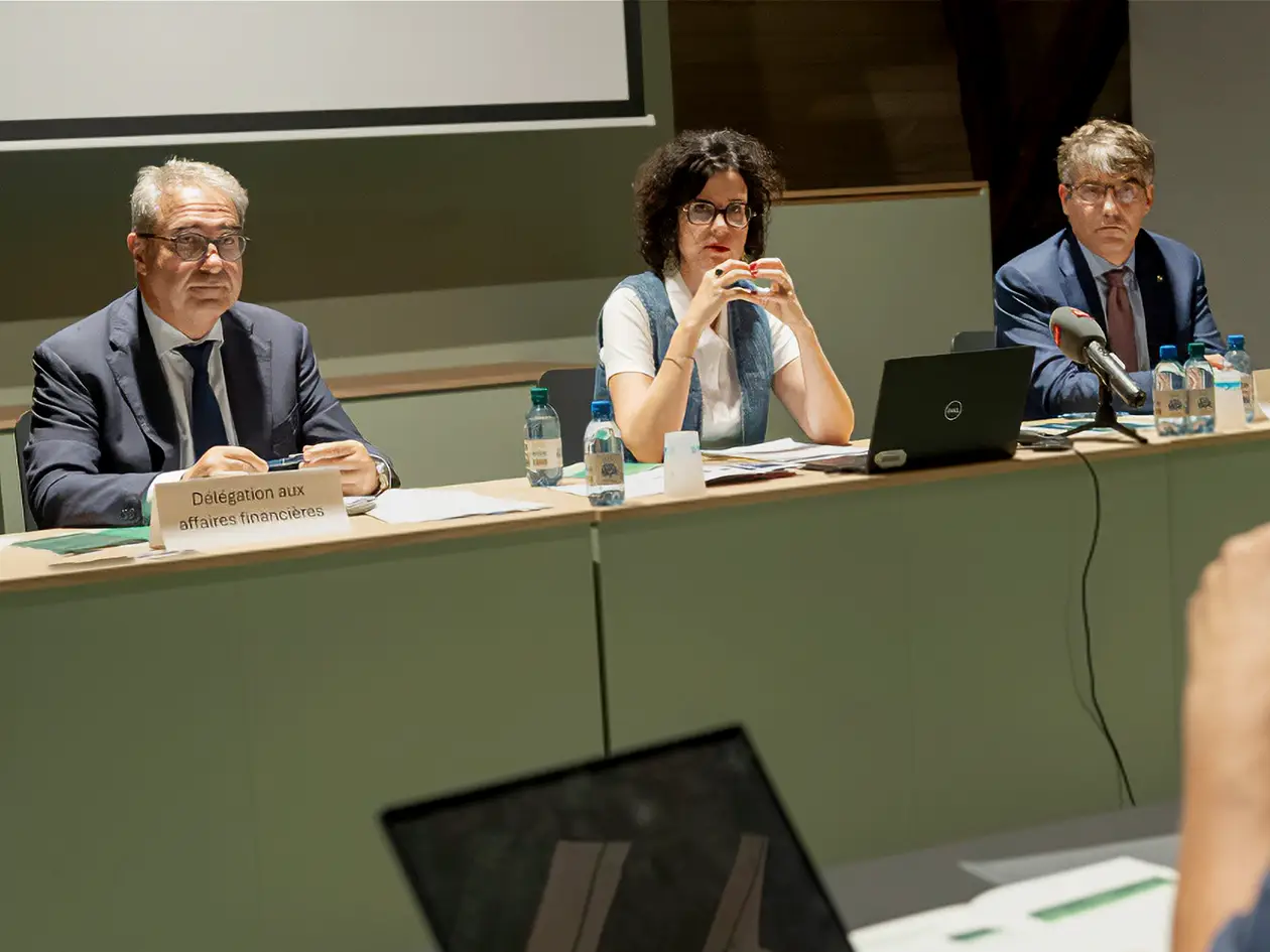 Christelle Luisier, Frédéric Borloz et Roger Nordmann présentent le budget 2027 de l’État de Vaud